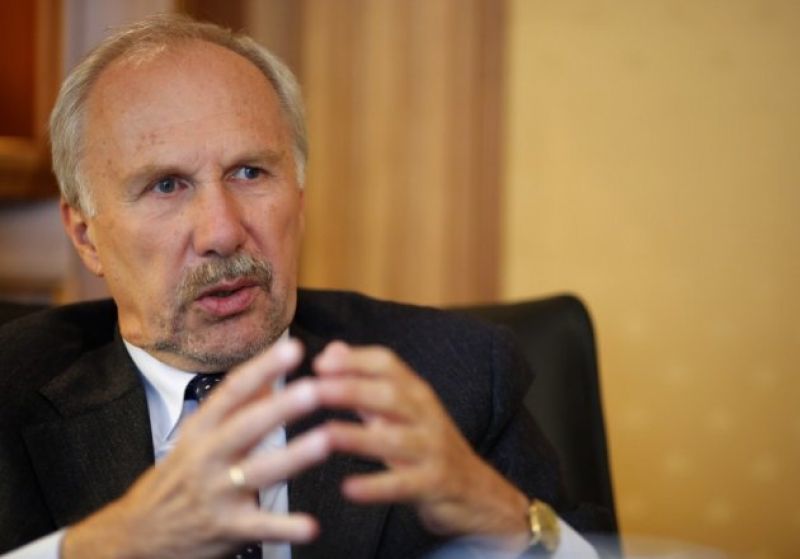 Nowotny (EKT): Συμφέρον όλων η παραμονή της Ελλάδας στο ευρώ