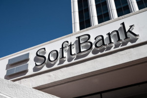 SoftBank: Αναζητά νέο δάνειο $10 δισ. για τη χρηματοδότηση της επένδυσης στην OpenAI