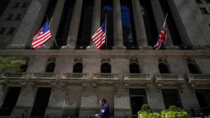 Μικτά πρόσημα στη Wall Street εν αναμονή της Fed