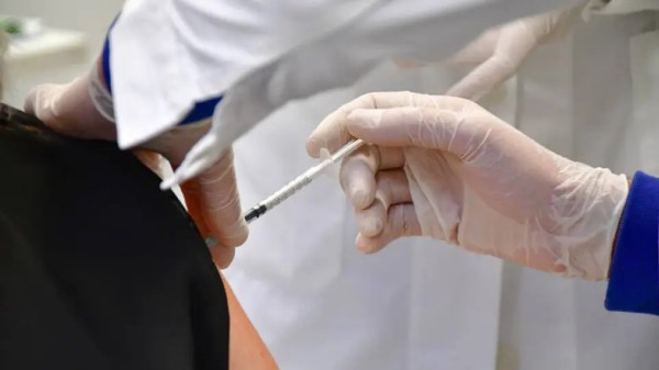 Έρχονται εμβολιασμοί κατά του κορονοϊού και στα φαρμακεία