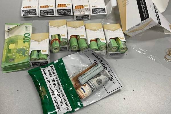 Σκύλος εντόπισε 30.000 ευρώ κρυμμένα σε… πακέτα τσιγάρων