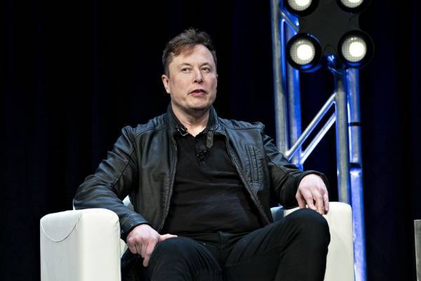 Η Tesla κατασκευάζει «μικροεργοστάσια» για το εμβόλιο της CureVac