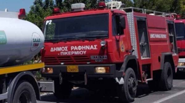 Πυρκαγιές στη Ραφήνα και στον Βαρνάβα Αττικής