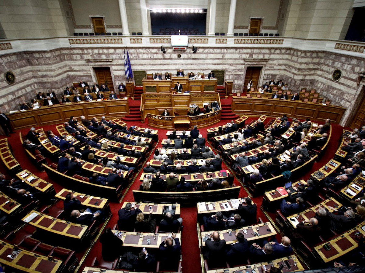 Live η συζήτηση στη Βουλή για την πρόταση μομφής (video)