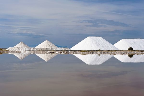 ΥΠΟΙΚ: Διερευνά την πώληση του 55,19% των Ελληνικών Αλυκών