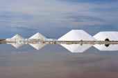 ΥΠΟΙΚ: Διερευνά την πώληση του 55,19% των Ελληνικών Αλυκών
