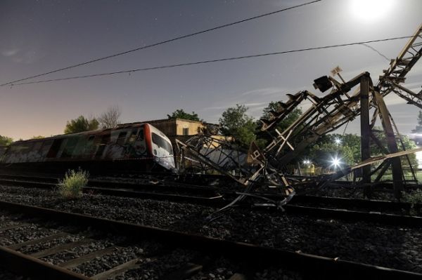Ερευνες για την τραγωδία στο Αδενδρο-3 νεκροί από εκτροχιασμό τρένου
