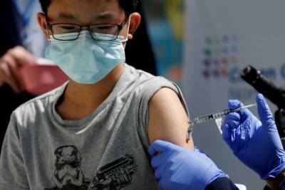 Moderna: Αίτημα στον ΕΜΑ για εμβολιασμό των εφήβων