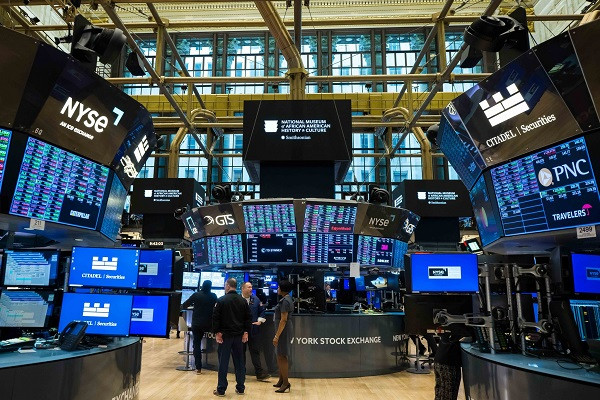 Νέα ιστορικά υψηλά στο «νήμα» για Dow Jones, S&P 500