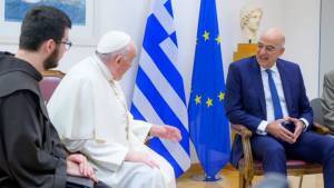 Ο Δένδιας αποχαιρέτησε τον Πάπα Φραγκίσκο κατά την αναχώρησή του