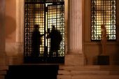 Μαξίμου: Ζυγίζει πιέσεις της τρόικας και κυβερνητικές αντοχές