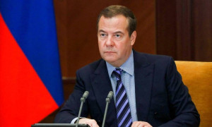 Μεντβέντεφ-Ουκρανία: Θα καεί αν εξοπλιστεί με εξελιγμένα οπλικά συστήματα