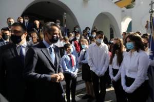 Στο Παλαιό Φάληρο παρακολούθησε δοξολογία και παρέλαση ο Κυριάκος Μητσοτάκης