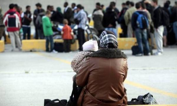 Στον Πειραιά 349 πρόσφυγες-μετανάστες από τα νησιά