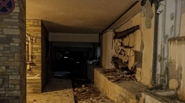 Ισχυρή έκρηξη σε ισόγειο πολυκατοικίας στη Θεσσαλονίκη