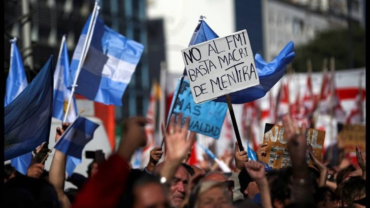 Αναβάλλεται η βοήθεια $3 δισ. στην Αργεντινή από το ΔΝΤ