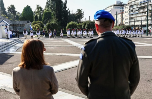 Σακελλαροπούλου: Στο μνημείο του Αγνώστου Στρατιώτη για την αλλαγή φρουράς