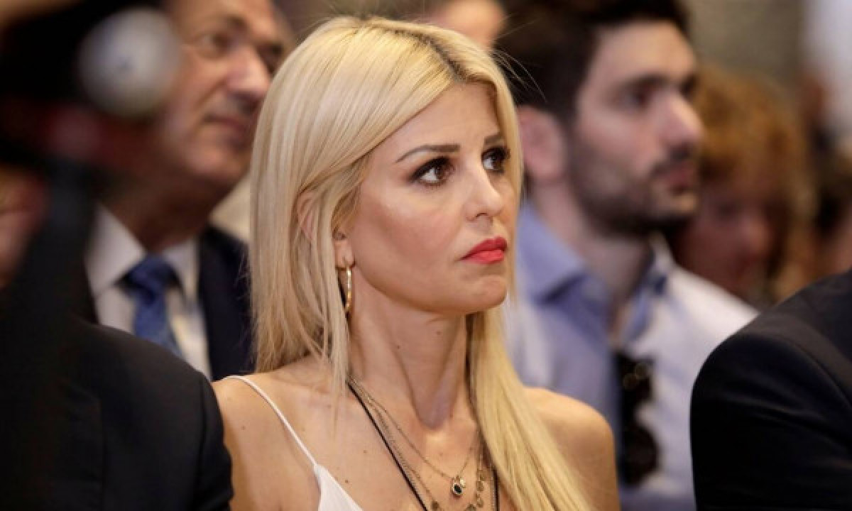 Επίθεση με μπογιές στο πολιτικό γραφείο της Έλενας Ράπτη