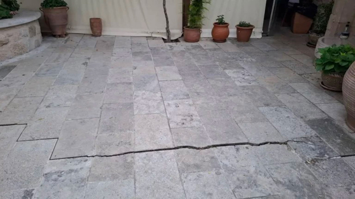 Βούτες Ηρακλείου: Ξεκίνησαν οι έλεγχοι για τις ρηγματώσεις- Πού οφείλονται