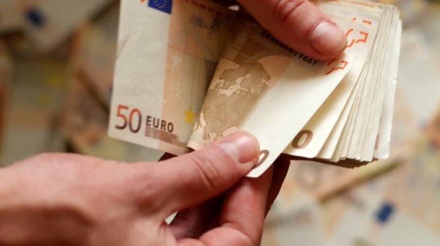 Αποζημίωση 533 ευρώ σε εργαζόμενους και επιχειρηματίες τον Μάιο