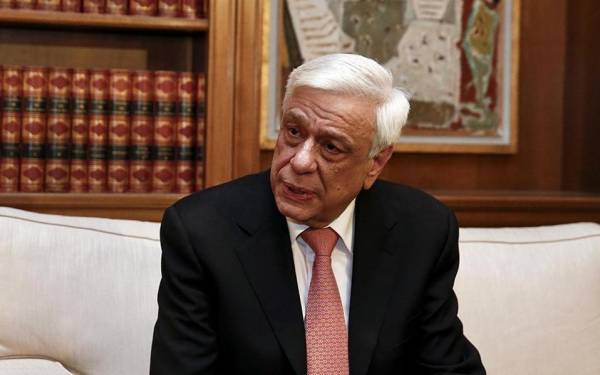 Παυλόπουλος: Η κράτηση των στρατιωτικών πλήτει το κύρος της Τουρκίας