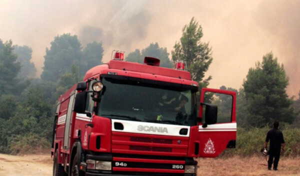 Φωτιά στην Ιεράπετρα κοντά σε πυρηνελαιουργείο