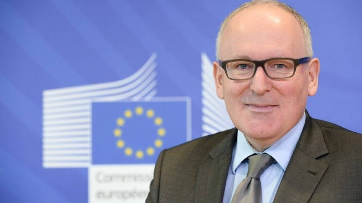 Τίμμερμανς:Να είμαστε ενωμένοι για την δημιουργία μιας Ευρώπης κοινωνικών αρχών