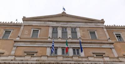 Συμβολική ύψωσης της Ιταλικής σημαίας στο Ελληνικό Κοινοβούλιο