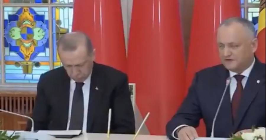Ο Ερντογάν κοιμήθηκε όρθιος!