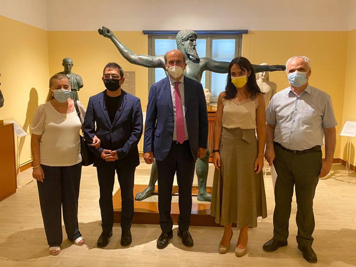 Στο Φάρο Τυφλών ο Χατζηδάκης: Θα στηρίξουμε όσο γίνεται