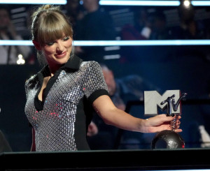 MTV EMAs 2022: Η Taylor Swift μεγάλη νικήτρια της βραδιάς