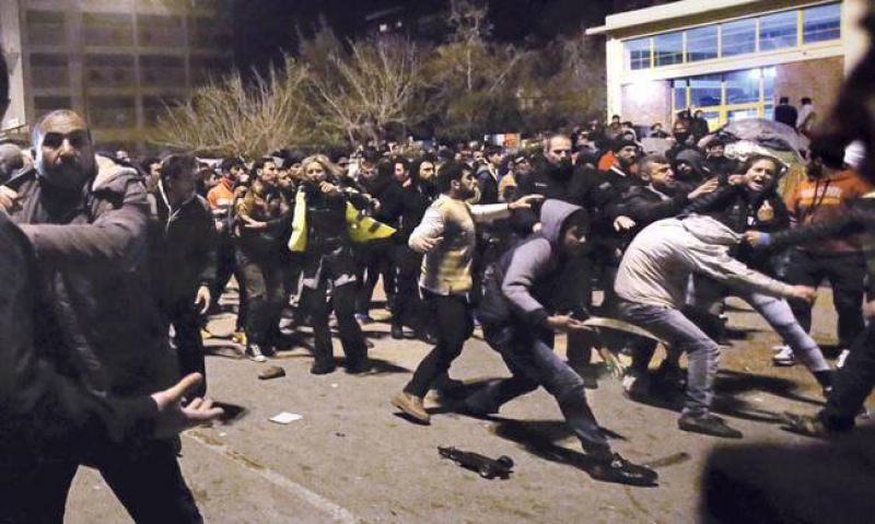Επεισόδια μεταξύ μεταναστών στον Πειραιά