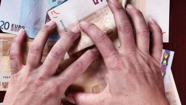 Αυτόματες κατασχέσεις από την εφορία σε επιστροφές φόρου και καταθέσεις