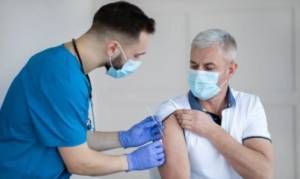 Ανοίγει η πλατφόρμα για την 4η δόση για τους 60+