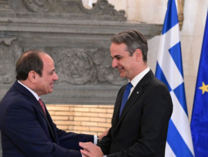 Τηλεφωνική επικοινωνία Μητσοτάκη – αλ Σίσι για Μέση Ανατολή και Μονή Σινά