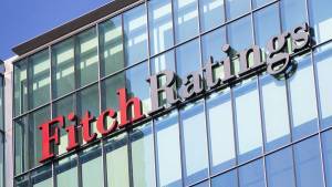 «Καμπανάκι» Fitch: Μεγάλος ο αντίκτυπος του πληθωρισμού στην πραγματική οικονομία