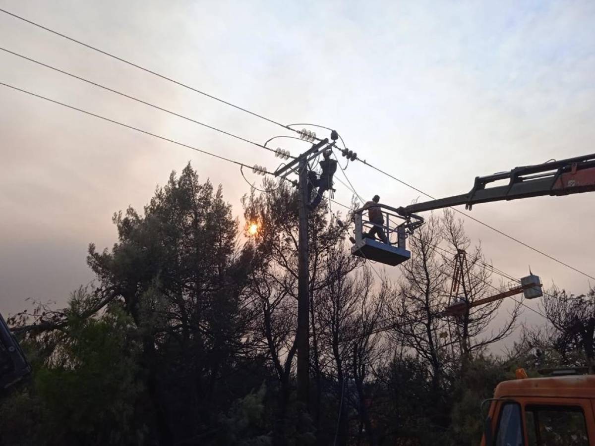 ΔΕΔΔΗΕ: Eργασίες για αποκατάσταση ζημιών-Χωρίς ρεύμα 10.000 νοικοκυριά στην Αττική
