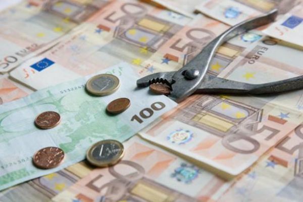Στα 12,3 δισ. ευρώ το έλλειμμα στο εξάμηνο