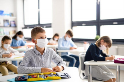 Κορονοϊός: «Τέλος» η μάσκα σε σχολεία και πανεπιστήμια