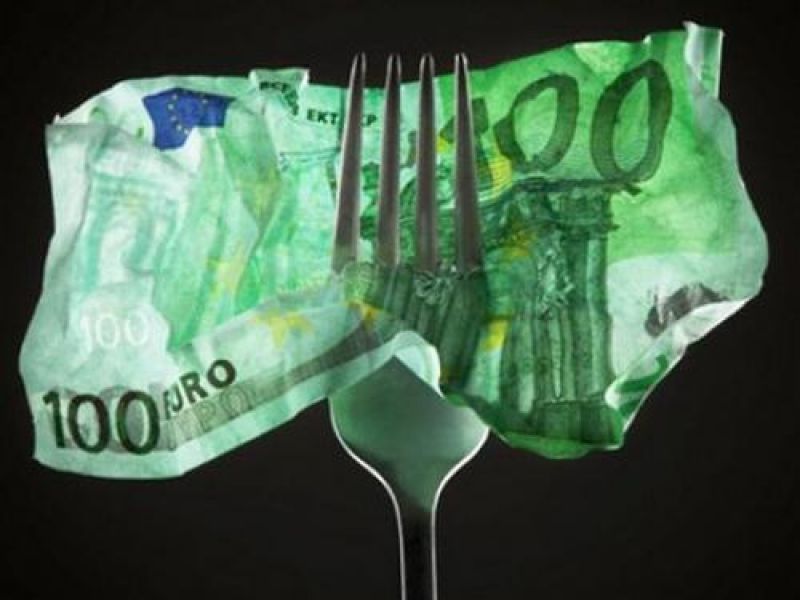 Έκθεση Ρακιντζή: Συνεχίζεται στη χώρα το ατέλειωτο πάρτι της διαφθοράς