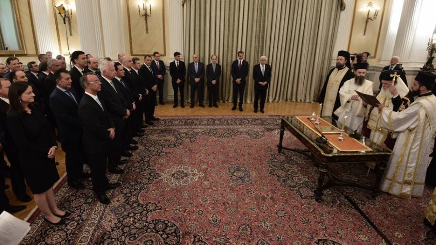 Ποιος υπουργός υπέγραψε με δικό του στυλό το πρωτόκολλο διορισμού;