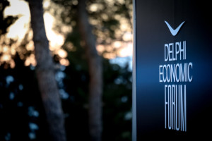 Η συζήτηση για πρόωρες εκλογές στα πηγαδάκια των Δελφών