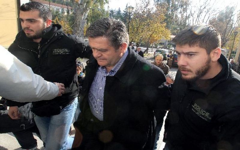 Στον ανακριτή ο Χ. Τομπούλογου για τη "δωρεά"- Τελείωσαν οι διακοπές στη Μαλαισία για τον "συνταξιούχο" Μ. Λιάπη
