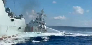Σύγκρουση κινεζικού πολεμικού με σκάφος της κινεζικής ακτοφυλακής κατά την καταδίωξη Φιλιππινέζων