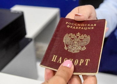 ΕΕ: Να μην αναγνωρίζονται ρωσικά διαβατήρια από κατεχόμενες περιοχές