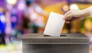 Μάχη για την ψήφο ΜμΕ, συνταξιούχων και νέων ψηφοφόρων 