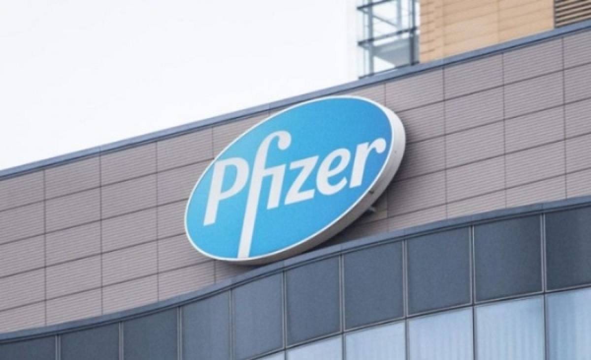Επίσκεψη Σταϊκούρα στο ψηφιακό κέντρο της Pfizer στη Θεσσαλονίκη