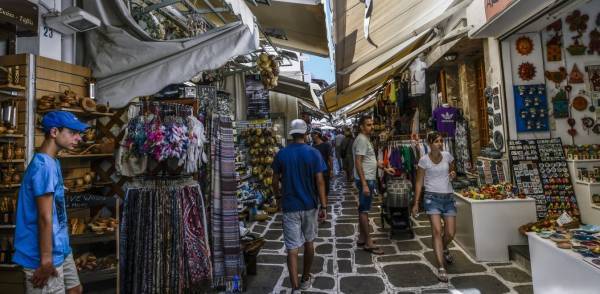 Δύσκολο καλοκαίρι για εποχικά σούπερ μάρκετ, περίπτερα και ψιλικά