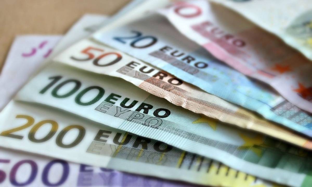ΤτΕ: Στα 438 εκατ. ευρώ το ταμειακό πρωτογενές πλεόνασμα πενταμήνου