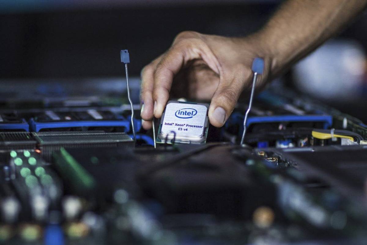 Νέο κενό ασφαλείας σε επεξεργαστές Intel